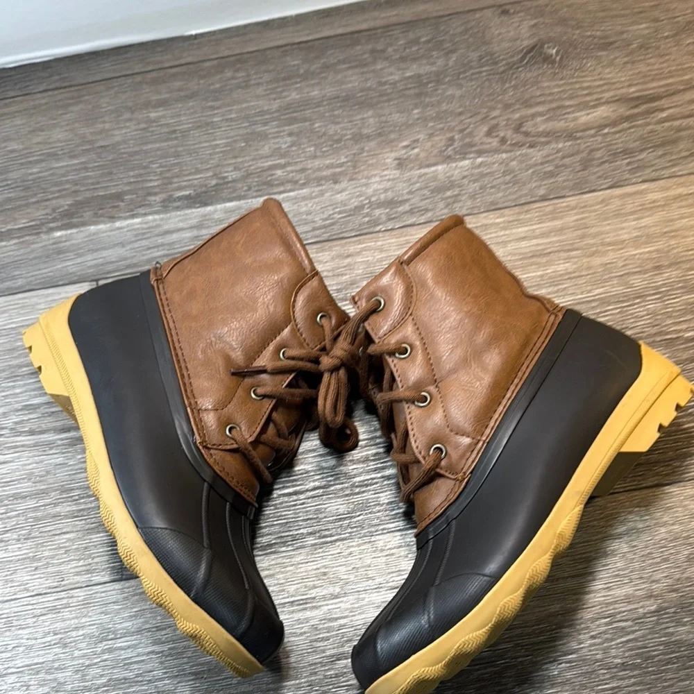 Sperry Boots kids size 4 (s41)